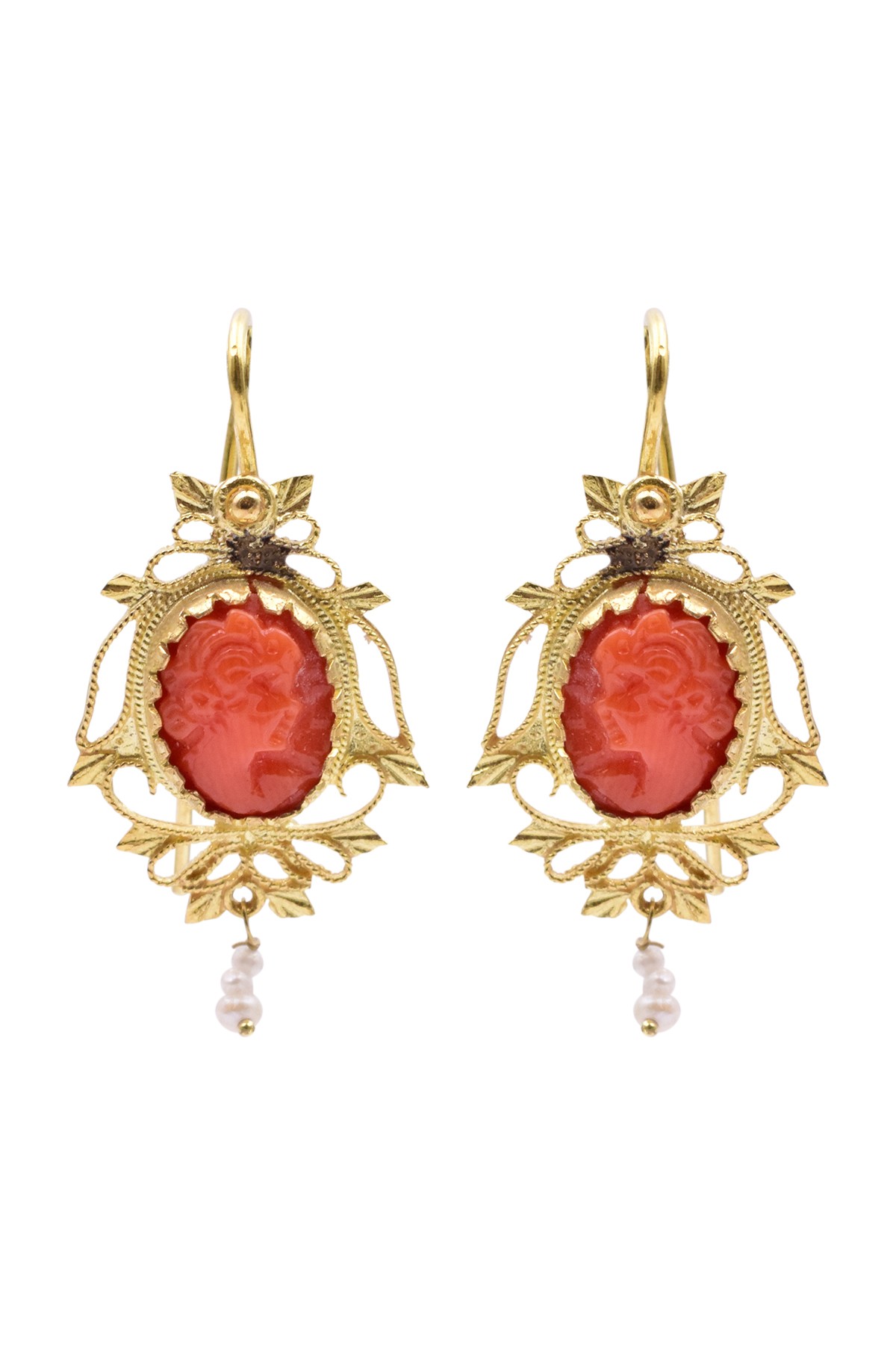 Orecchini monachella con cammeo corallo